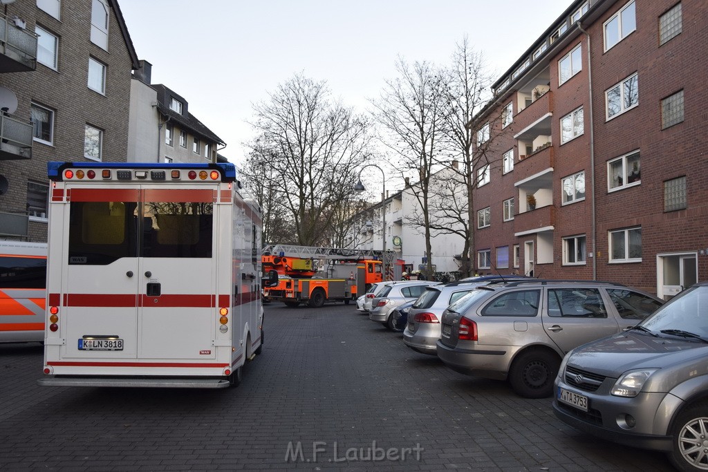 Feuer 1 Koeln Vingst Hesshofplatz P43.JPG - Miklos Laubert